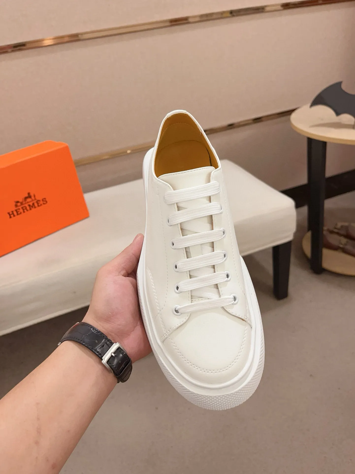 Men's clothing and shoes💰: 442💰《HERMES》【Classic original single version】Hermès; top 🔝purchase agent🔍🔍men's latest 🇺🇸 counter sales simultaneously, imported from Italy original ▲▲cowhide ▲▲ (high-end, nobility, class) ) Exquisite workmanship (Italian 🇮🇹 imported water-dyed 🐂 cowhide lining) sole: original sole provided by the original factory, ⚠️exclusive double-layer activity·TPR·rubber·combined molded outsole; super comfortable·wear-resistant·non-slip·environmental protection The real thing is more beautiful if you take the real thing (high quality, follow the order). You can enter and exit the counter at will * Number of yards: 38-44 (45 can be customized and cannot be returned or exchanged)